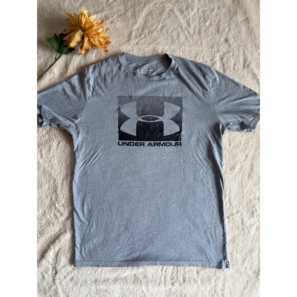 Under Armour Loose Fit T-shirt Size Medium - Picture 1 of 3